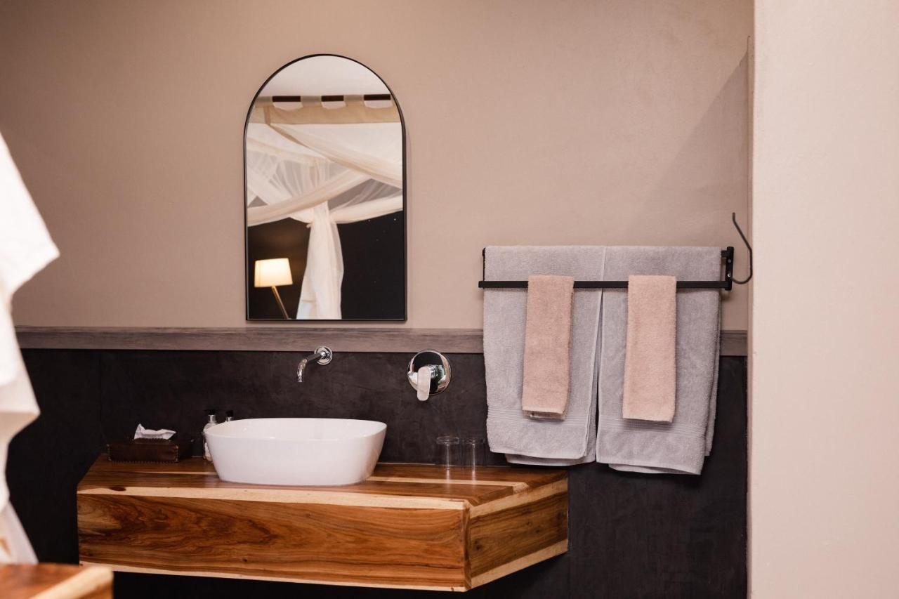 Toshari Lodge Okaukuejo Εξωτερικό φωτογραφία