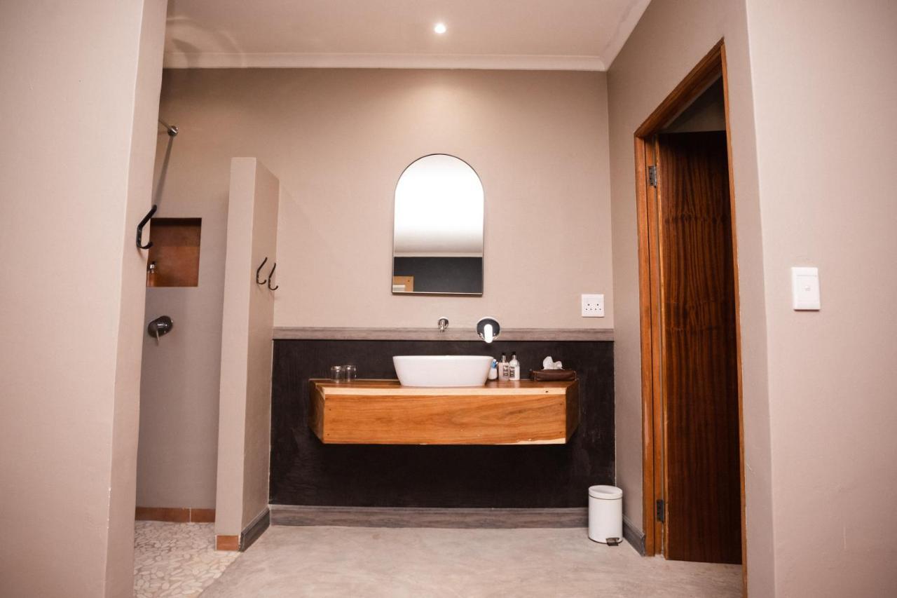 Toshari Lodge Okaukuejo Εξωτερικό φωτογραφία